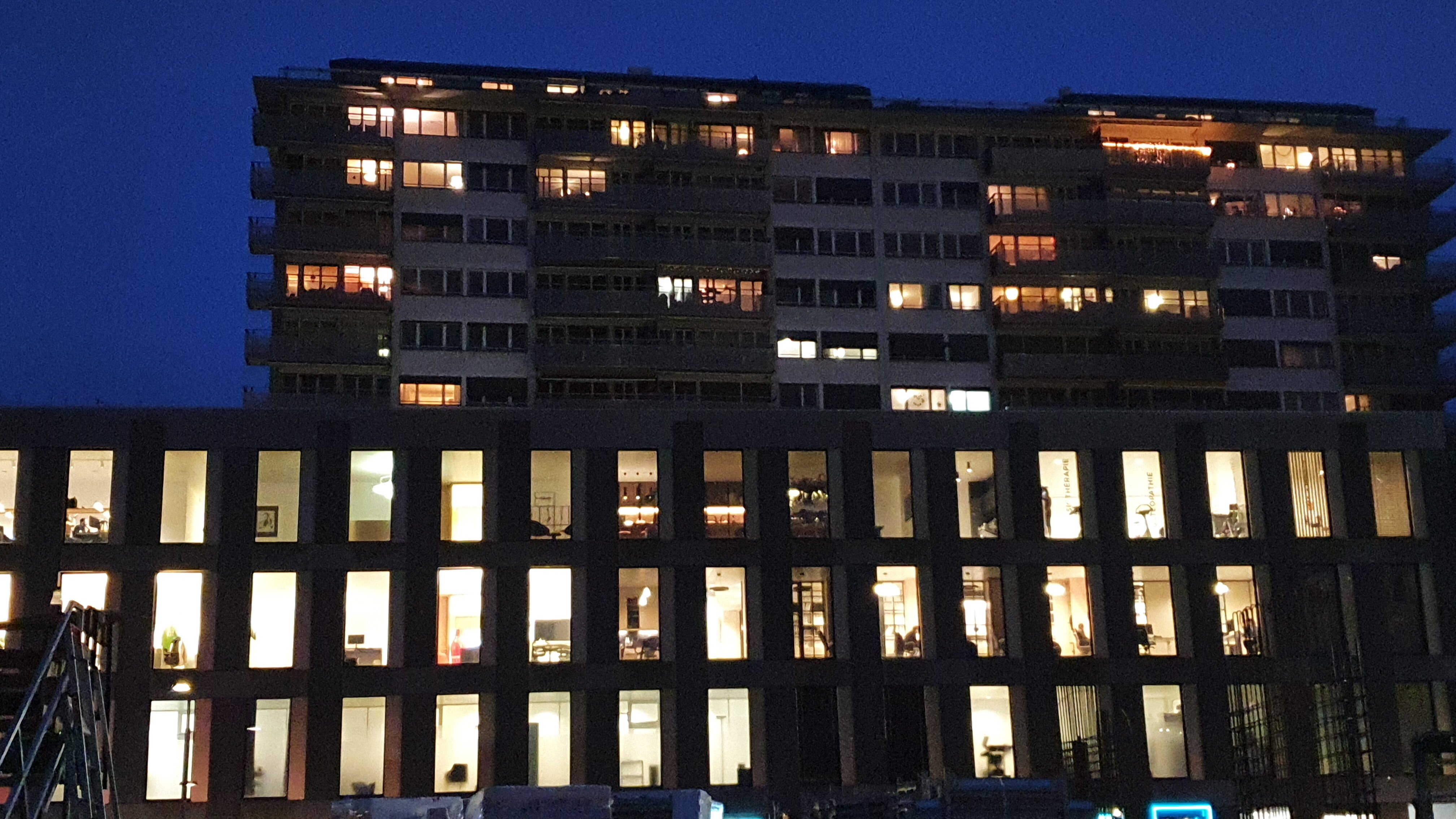 Nouveau bâtiment administratif, rue de la Gare des Eaux-Vives. Photo : L. Romano